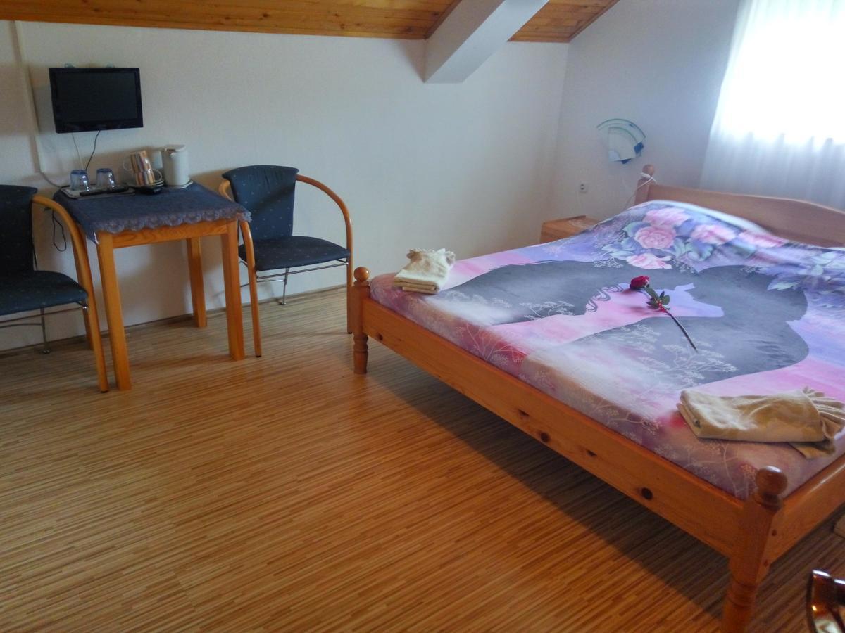 Rooms Josip Korenica Exterior photo